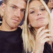 La desopilante broma del peque schwartzman y su novia, eugenia de martino, a la familia del tenista: Puaj 25 Raras Razones Para El Peque Schwartzman Novia Eugenia Acompanado De Sus Padres Su Hermano Matias Y Su Novia Eugenia Ayuda Un Poco Ruthannpopi