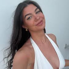 Hey! This is so last minute but I was wondering if there are are make up  artists who could travel to a lodge in Silverwood to do potentially 3  people