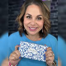 ❄️Happiest of Mondays to you ❄️ I hope you all have a great start to your  week!!🌨️ I created this snowflake makeup look in my live using my P Louise  "If looks