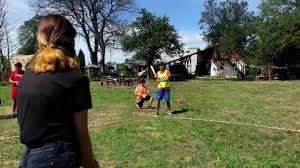 Estas actividades tiene muchas ventajas como: Korosten Ago 12 De Agosto De 2019 Ninos Y Ninas Jovenes Campamentos Cristianos Juegan En Equipo En Un Dia Soleado Actividades Al Aire Libre Video De Stock C Logolis 298227882