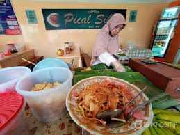 Resep lontong pecel padang sederhana spesial asli enak. Begini Sejarah Kuliner Legendaris Pical Sikai Bukittinggi Klikpositif Com Media Generasi Positif