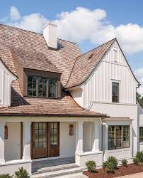 Modern farmhouse living rooms have an interesting look, and with the right furniture, you can make it into a comfortable place where everyone feels welcome. 38 Modern Farmhouse Exterior Designs
