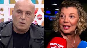 Belén Esteban se tiñe en directo en 'La familia de la tele' y termina en  drama: “¡Quieres que salga con el pelo naranja!”