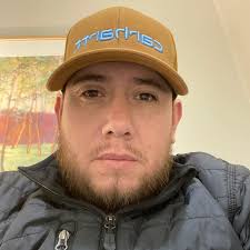 Are there any lawn care services available in Medway area for weekly mowing  and trimming?