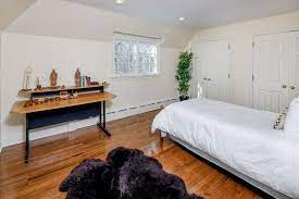The Additional Bedrooms 14 X 13 And 15 X 11 Of The House Are On The Same Level As The Master Bedroom Suite And Master Bedroom Bedroom Master Bedroom Suite