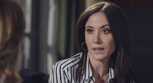 Camille et emma se retrouvent face à leurs démons, alors que thomas et barbara doivent ouvrir plus tôt que eugénie tente d'abord de joindre cissé, qui refuse de répondre à ses questions. Exclu Plus Belle La Vie Samia Disparait Un Nouveau Commissaire Lea Prend Une Decision Infos Pblv Stars Actu