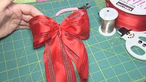How To Make An Easy Bow For A Gift Or Christmas Tree Step By Step Instructions Youtube Christmas Bows Christmas Bows Diy How To Make Bows