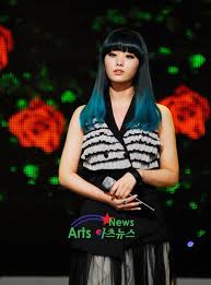 Half Black And Blue Hair Dye Asian With Top Half Black And Bottom Half Blue Hair Blue Hair Hair Color Asian Hair Color