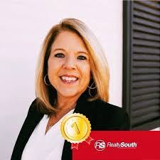 Nicole Trail's Instagram, Twitter & Facebook