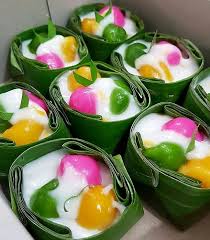 Hantaran lamaran ini tidak sama lo dengan seserahan pernikahan nanti. 6 Makanan Tradisional Yang Wajib Ada Di Seserahan Dan Maknanya