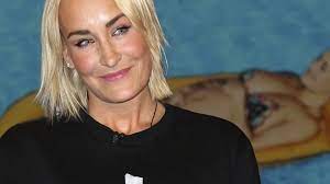 Check spelling or type a new query. Sarah Connor Dieses Kleid Erinnert An Den Wetten Dass Durchsichtig Look Von 2002 Bunte De