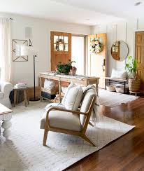 Take a short tour of these 30 diy small entryway ideas will help you in every single way to organize, declutter and fancy up your entryway. How To Style A Small Foyer With A Narrow Entryway Bench Grace In My Space