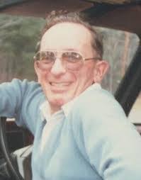 Robert Magoon's Instagram, Twitter & Facebook