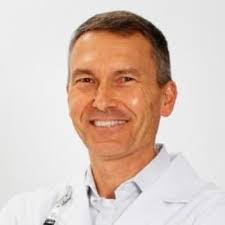 Robin Kiggins's Instagram, Twitter & Facebook