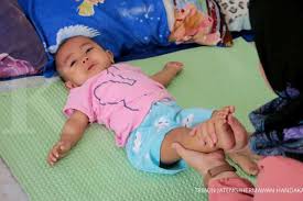 1.bayi baru dikenalkan dengan makanan pejal. 4 Cara Mengatasi Sembelit Pada Bayi Terbaik Yang Bisa Dilkaukan Orangtua