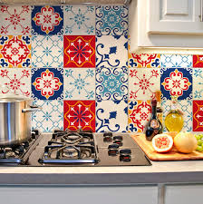 Azulejos Decorados Para Sua Cozinha Dicas Decoracao Casa Os adesivos para azulejo são ideais para decorar sua cozinha de forma rápida, sem causar toda a sujeira de uma reforma. azulejos decorados para sua cozinha