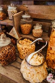 Günstige und schöne behälter findet ihr auf amazon, die ihr dann, dem farbmotto eurer hochzeit entsprechend. Salty Bar Carina Daniel Sagen Ja Wedding Snack Bar Wedding Snacks Diy Wedding Food