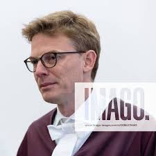 Dr Thomas Winter BGH lawyer portrait single picture BGH hearing