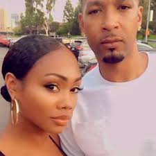 vee.jones (@vee.jones)