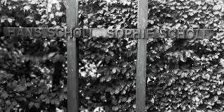 She was beheaded by guillotine, alongside her brother and one of their college professors. Grab Von Hans Und Sophie Scholl Die Weisse Rose Historische Statte Outdooractive Com