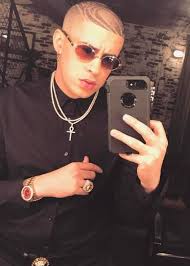 Bad bunny was born on thursday and have been alive for 9,759 days. Bad Bunny In An Instagram Selfie In March 2017 Bad Square Sunglasses Men Body