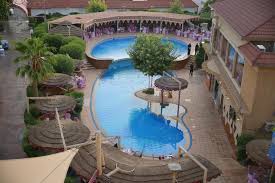 تقرير م مي ز عن فندق مداريم كراون الرياض ام القرى