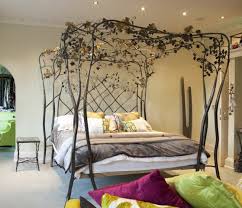 Decorating a bedroom with a black iron bed made add a historical touch to any decorating style. Bedroom Ideas 7 Modern Vintage Inspired Metal Bed Frames Gawin