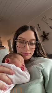 Renee Stapleton's Instagram, Twitter & Facebook