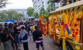 On sunday (13 jun), nearly 200 people gathered for a funeral in boon lay, allegedly circling around an hdb block and chanting loudly for an hour. A6kzjfdsllqham