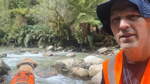 Meet Glen and Tūī from the @paparoawildlifetrust Tūī is a young labrador  who spent more than 18 months in training to become a conservation dog.,  Conservation dogs play an important role around ...