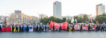 Pe rețelele de socializare, protestatarii anunță că se vor aduna în piața victoriei de la ora 20.00. Un Nou Protest AnunÈ›at DuminicÄƒ In PiaÈ›a Victoriei Din BucureÈ™ti Europa Fm