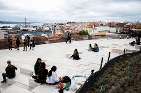 É desta tradição de observação que surge o dito popular ver navios do alto de. A Grade Do Adamastor Ja Abriu E Soltou Elogios E Protestos Lisboa Publico