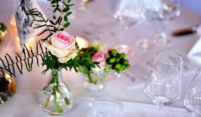 Theme de mariage, une sélection des plus beaux articles d'accessoires de mariage, de decoration table, de decoration salle classés par theme. 6 Idees De Decoration Pour Les Tables De Votre Fete De Mariage So Busy Girls
