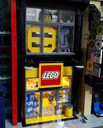 Lego Store Placed Trying Out The Lighting Legocity Legomoc Huxleymoc Afol Instalego Lego Creative Lego Architecture Lego Store