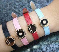 Dengan ratusan model yang disediakan, anda tentu leluasa memilih yang sesuai dengan selera coba simak deretan koleksi gelang pandora di bawah ini, mungkin ada yang belum anda miliki dan tentunya bisa segera dikoleksi. Gelang Tali Pandora Emas Bisa Jual Kembali Fesyen Wanita Jam Tangan Di Carousell