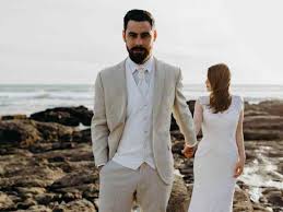 Febrero 27, 2018 || vlog 2,876 el outfit ideal para una boda en playa es una guayabera, pantalón café de lino y zapatos estilo mocasín, mientras que las muje. Look Del Novio Para Una Boda En La Playa Vistete De Pies A Cabeza Bodas Com Mx