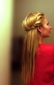 Put A Round Headband Over Your Head Then Pull Small Pieces Of Hair Twist And Tuck Each One Under The Headband Hair Hair Beauty Hair Styles