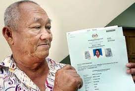 Not exactly malaysian citizen, but the fact the child is born in malaysia, only that both parents are foreigner legally, by law the child must be given a citizenship could be acquired, it depends on the child perspective when he or she is matured enough. Malaysian Indian Man Named Woon Seng Had His Ic And Citizenship Taken Away By The Government