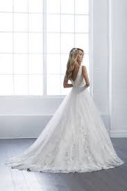 Intimate southern wedding dressed in neutrals. 2020 New Grizzlehair