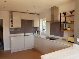 This weeks #tradeyoftheweek is tj carpentry who have installed this stunning soho gloss light grey. Alusplash Splashback Benchmarx Soho Dove Kitchen Kitchen Remodel Small Kitchen Remodel Kitchen Units