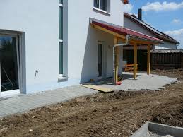 Der bungalow aus den 70er jahren wurde als versetztes reihenhaus in den hang gebaut, von dem man über ganz regensburg blickt. Projekt Hausbau 2017 Mit Kohnlein Massivhaus