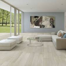 Nous avons craqué sur le carrelage imitation parquet mais cela reste très cher alors nous bonjour, nous souhaitons également poser une carrelage imitation parquet (dans les tons de gris) dans la le plafond de la pièce est blanc avec des poutres lasurées chêne foncé. Nos Carrelages Sol Imitation Bois Clair Et Parquet C3d