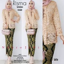 Kalau kamu lihat album nenekmu, pakaian ini pasti melekat di tubuhnya. Kebaya Kutubaru Setelan Kebaya Moderen Kebaya Brukat Full Furing Kebaya Kekinian Risma Kristal Baru Shopee Indonesia