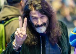 Be sure to VOTE today, Good Citizens! 🇺🇸☮️ 📸 @digitalnoisemag