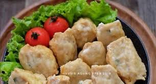 Nah jika kamu selama ini penasaran bagaimana tukang bakso menyajikan bakso dengan kuah yang begitu lezat, berikut ini. Resep Tahu Bakso Ayam Cemilan Tepat Untuk Santai Nih