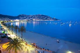 En août, pas de «combine» possible : Location Vacances Full Options Rosas Espagne Home Facebook
