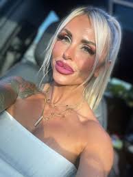 LIVE with IFBB John Le and IFBB Vancouver Promoter Michelle Krack. We have  a lot in store for you this weekend! Stay tuned for our next live with  @kellenwbodybuilding 6:00 pm tonight. @