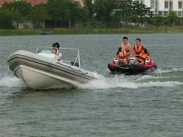 Employees, tenants, customers, and participants at the sports village. é›ªå·žäººè®ºå› Asian Water Sports Village Facebook
