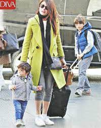 La madre è maria stella masocco ed è stata tre volte campionessa italiana di getto del peso e lancio del disco gigi e la conduttrice di sky hanno avuto un figlio, leopoldo mattia, nato il 6 gennaio del 2016. Leopoldo Mattia Ma Che Bell Ometto Il Figlio Di Ilaria D Amico E Gigi Buffon In Queste Immagini Era Nato Da Poco Adesso Il Piccolo Di Casa Ha Un Anno E Mezzo