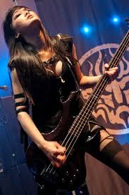 doris yeh bajista banda chthonic symphonic black metal female musicians female guitarist bass music